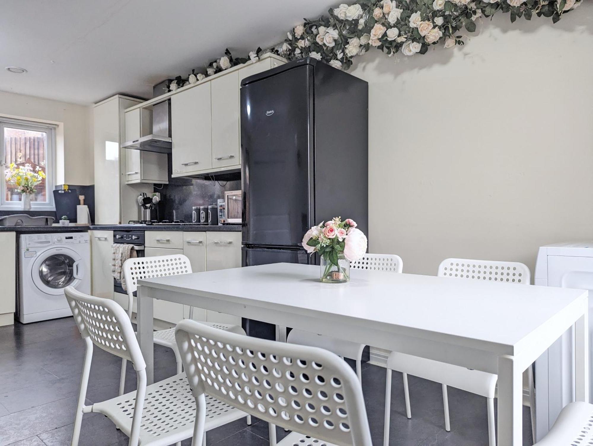 Guest Near Centre Anfield Free Parking Holiday home