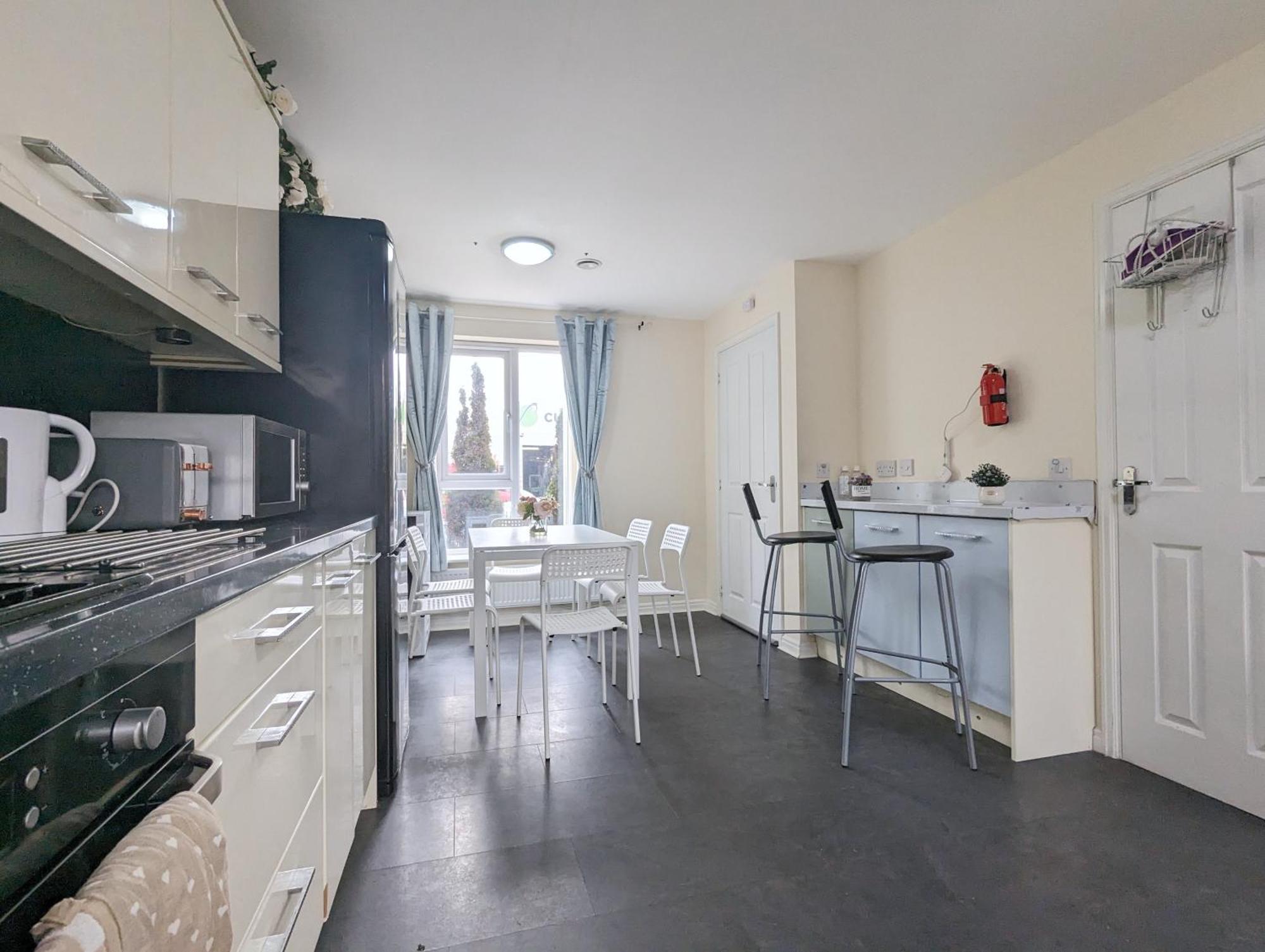 Guest Near Centre Anfield Free Parking Holiday home *